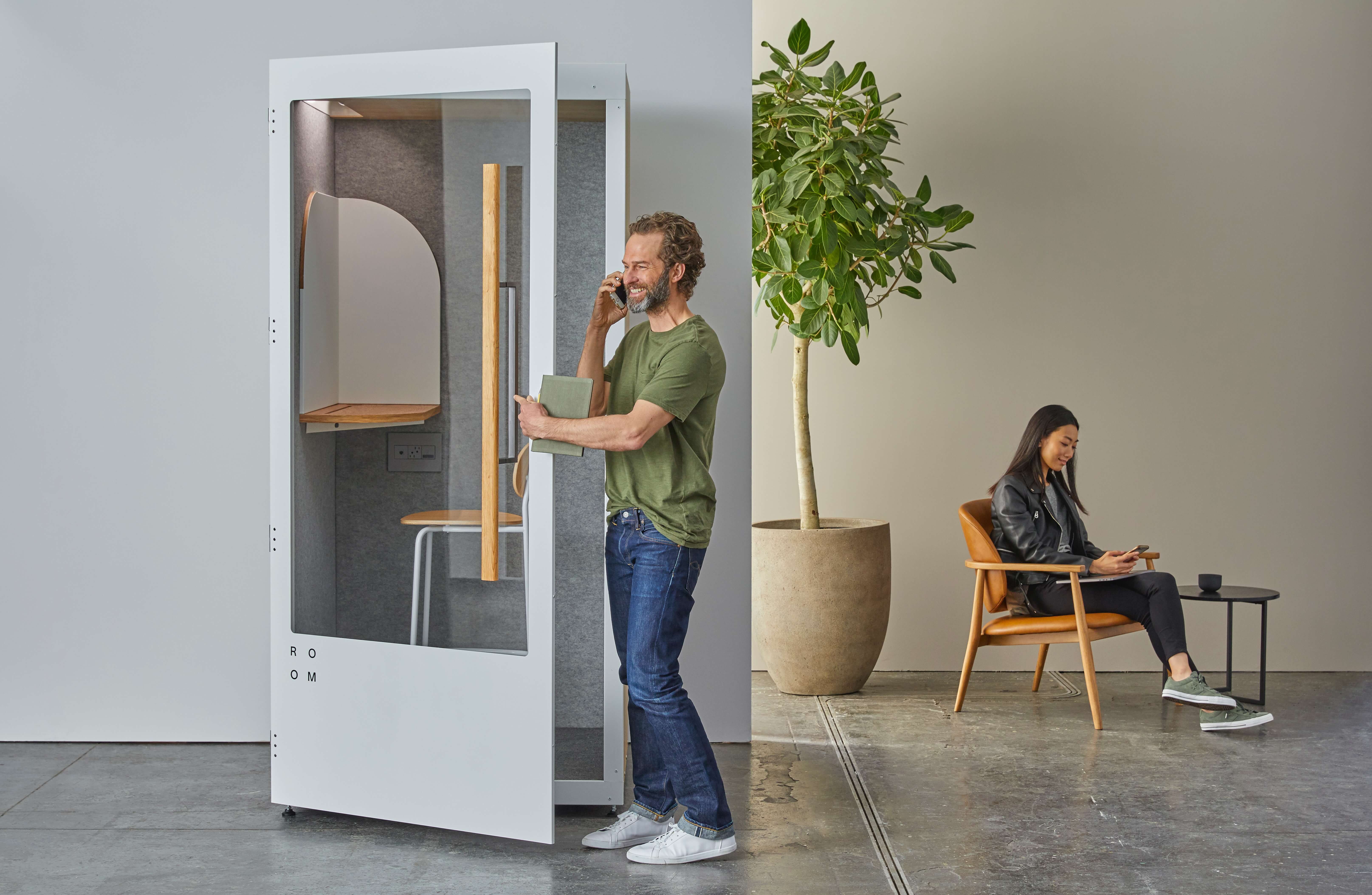 SP-soundproof-blog-man-in-pod